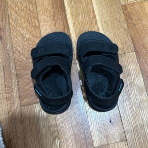 Native Brand Toddler Sandals (Size 6c)